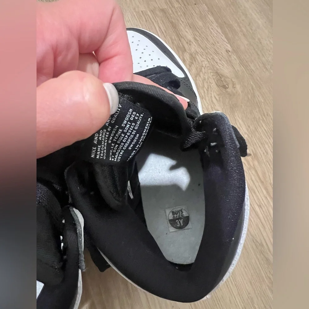 AIR JORDAN Nike Black and White Sneakers - Picture 10 of 10